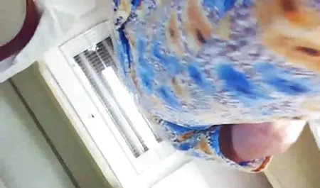 Sangat Kencang subur milf korea montok bokep menunjukkan payudaranya pada webcam...