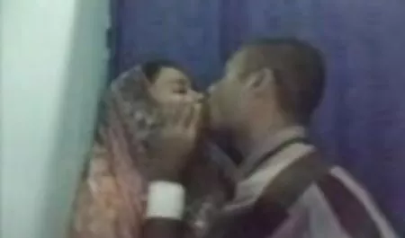 Ibu Rumah Tangga Shanda Fay Meludah Bercinta sex payudara montok Di Pegunungan!