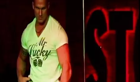 Seksi BFF menghibur tim bokep guru montok carwash