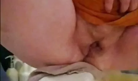 Seorang wanita bokep tante semok mulus muda naik sybian
