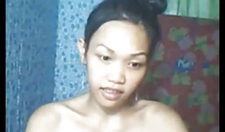 Dewasa mencintai video pembantu montok mengisap dan menelan muda kemaluan