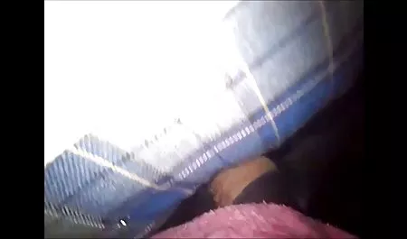 seorang bokeb jepang tante montok siswa dengan bantalan bahu
