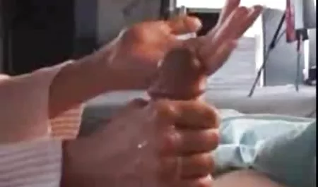 Julia Ann mengajarkan padanya menggemaskan suster montok xxx langkah putri untuk naik ayam