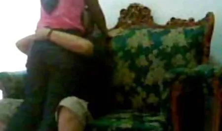 Besar hitam kontol membentang dua bajingan bokep majikan montok