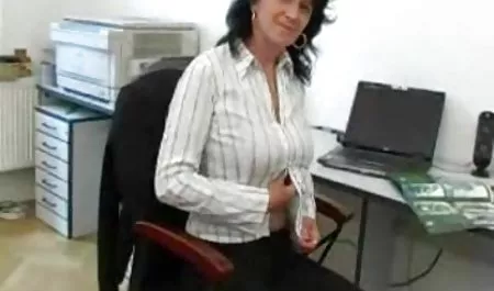 Sex berkeringat tante montok selingkuh