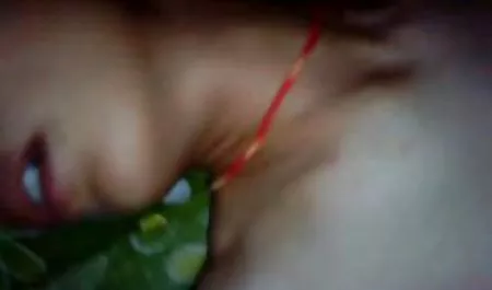 Jembut tebal tante toket gede montok Amatir Zara mainan dia Terangsang pantat dan memek