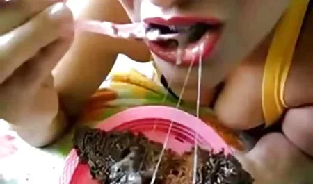 Latex cewek bokep super montok cantik Gagak Hitam sorong wajah di pukas ini!